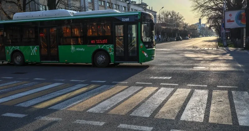 Схемы движения девяти автобусных маршрутов изменят в Алматы