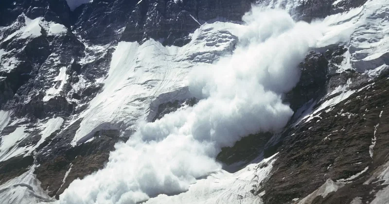 Қазақстан азаматы Бурятияда қар көшкіні салдарынан көз жұмды