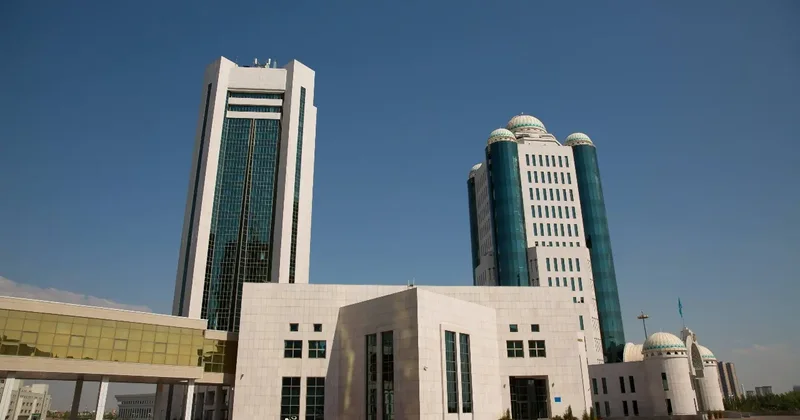 Проекты четырёх конституционных законов принял в работу мажилис