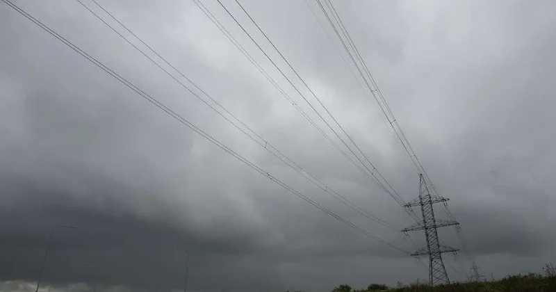 Ветер сорвал кровлю и трубу