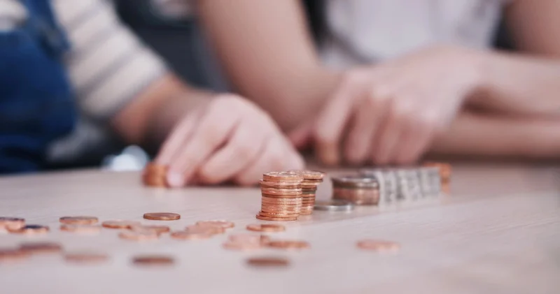 Төлемақысыз қалған жүздеген мың бала. Қазақстанда алимент қоры үшін қаржы көзі ұсынылды