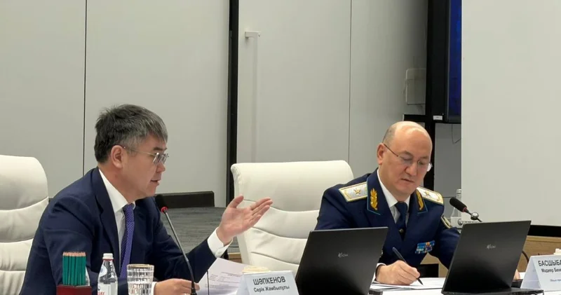 Атыраудағы көгалдандыру мәселесіне арналған “ашық” жиында прокуратура журналистерді​ залдан шығарып жіберді