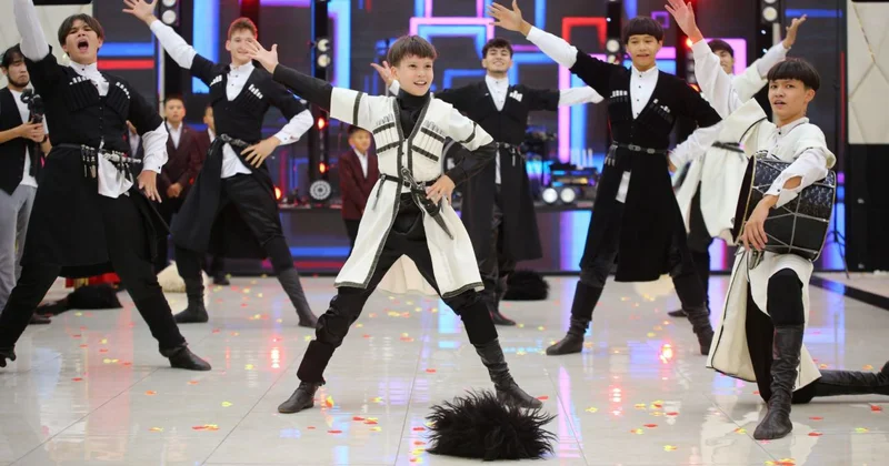 У нас своя казахская лезгинка