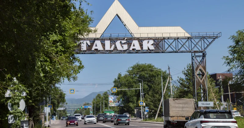 Жарты ғұмырың кептелісте: Талғарда тұрып, Алматыда жұмыс істейтіндердің күні қалай өтеді?