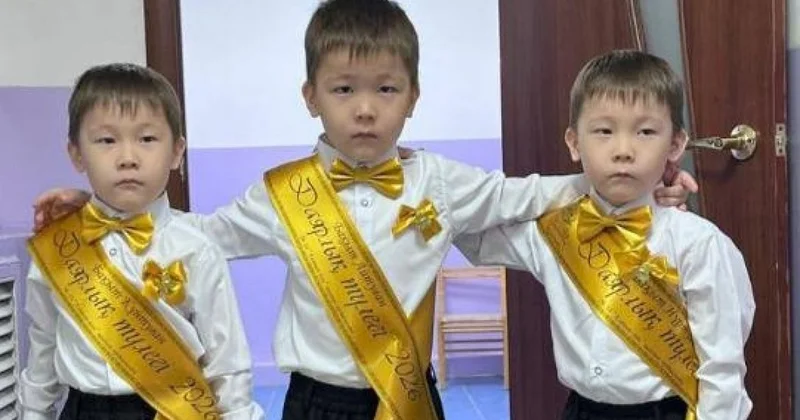 Тройняшки зачислены в первый класс в Астане