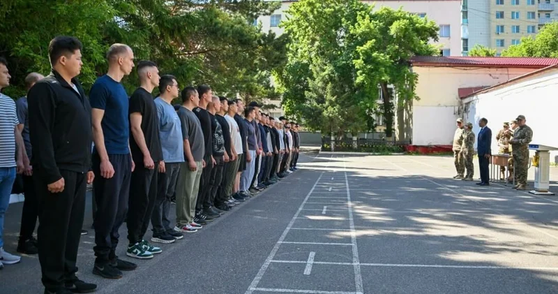 Три тысячи казахстанцев заберут на военные сборы