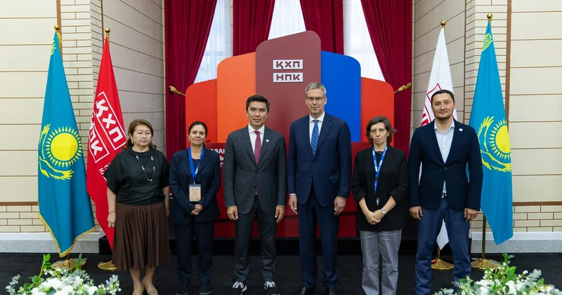 Халықаралық бақылаушылар Қазақстан Халық партиясы штабымен кездесті