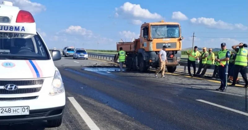 Audi врезалась в грузовик в Акмолинской области: погибли мужчина и ребёнок