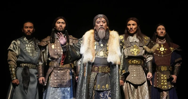Сахнада сөйлеген тарих