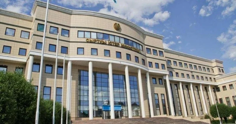 Стало известно о третьей казахстанке, пропавшей после наводнения на границе Непала и Китая