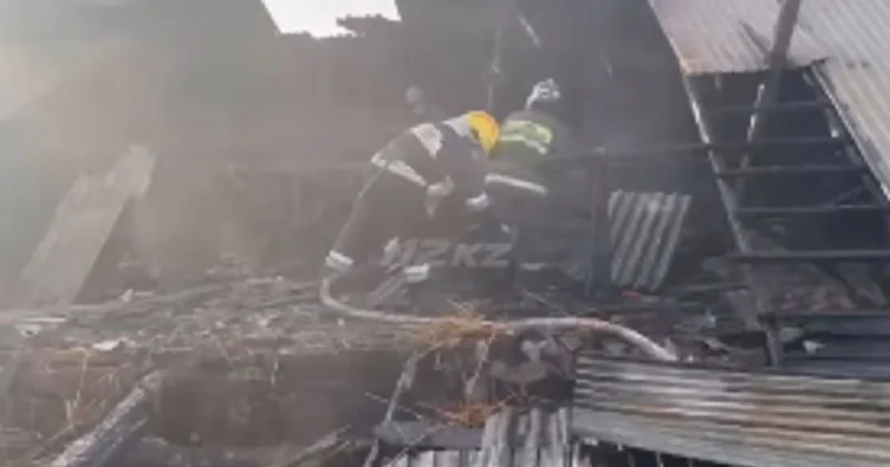 Пожар в восьмиквартирном жилом доме разгорелся в Қонаеве (видео)