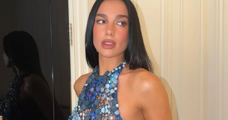 Русалочка : Дуа Липа поделилась новыми фото в открытом топе