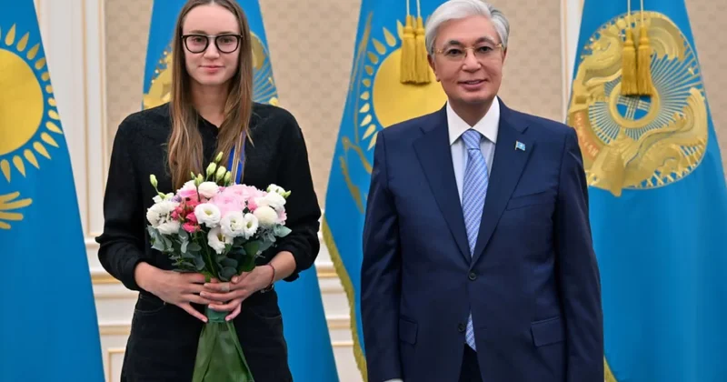 Наши дети хотят тоже стать чемпионами : Токаев наградил Рыбакину орденом Барыс