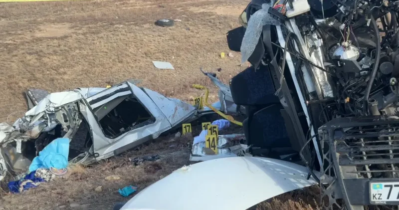 12 адам қаза тапқан жол апаты: аман қалған ер адам Астанаға жеткізілді