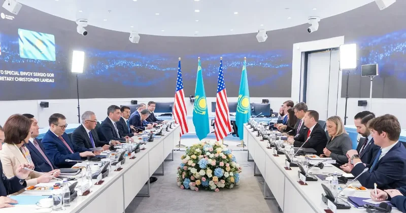 Бектенов встретился со спецпредставителем Трампа: что они обсуждали