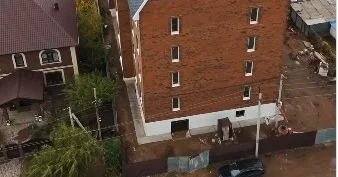 Оралда тұрғындар жаңадан салынған үйге неліктен кіре алмай отыр