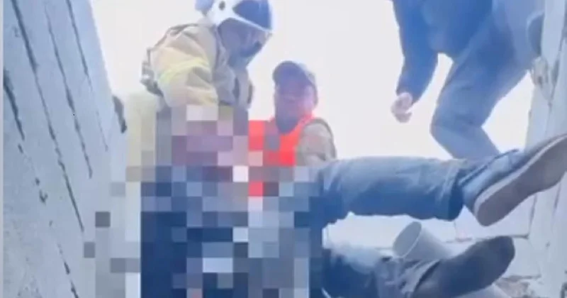 Житель Алматинской области упал в 4 метровую яму: спасение мужчины сняли на видео