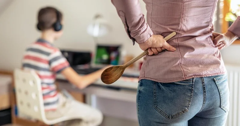 Казахстанка заплатит штраф за прогулы сына