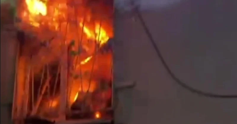 Полицейские вынесли троих детей из горящей квартиры в Ұлытау