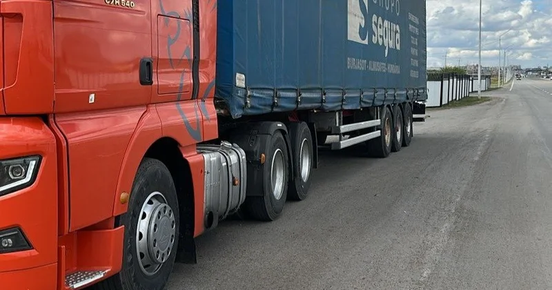 Мәжіліс депутаты жол проблемасы туралы: 13 тонна жүкке арнап жол саламыз, бірақ 10 тонна жүкке ғана рұқсат