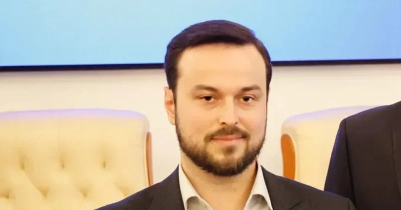 Российский депутат взял в помощники собственную мать