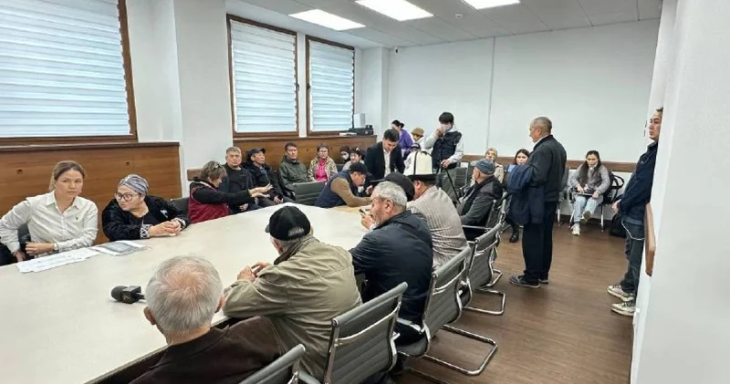 Балаңды орысша оқытпа, мәңгүрт болып қалады Алматыдағы мектеп дауы