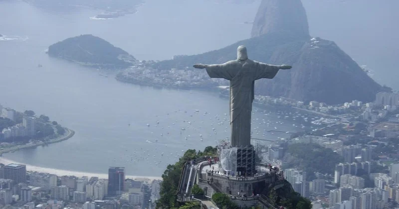 Бои между наркомафией и полицией развернулись в РИО: больше 60 человек погибло (видео)