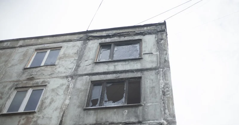 Взрыв в котельной повредил окна квартир и два автомобиля в Атырау (ВИДЕО)