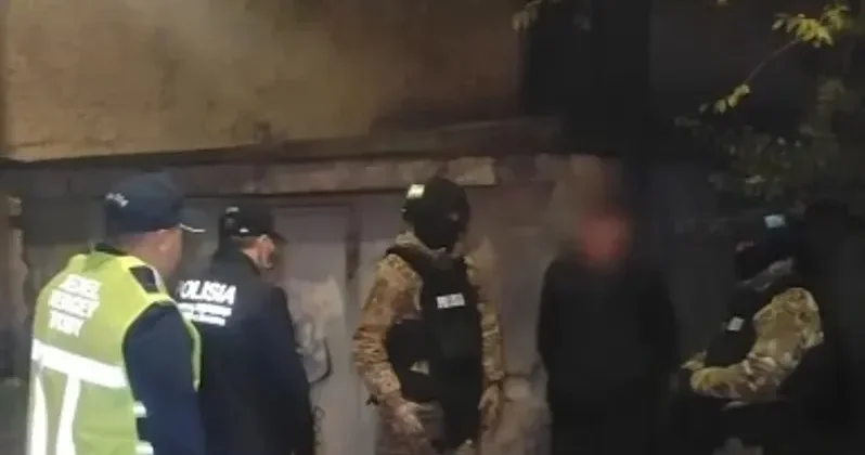 Алматыда арнайы жасақ арқылы қару ұстанған ер адам ұсталды