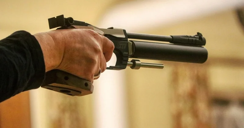 Стрельба в торговом центре: полиция ищет преступника