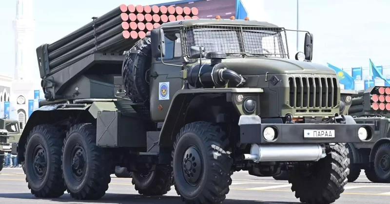 Жолдарда әскери техника жүреді: министрлік ескерту жасады