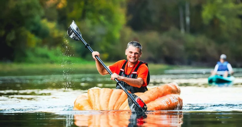 Асқабақтан қайық жасаған АҚШ фермері