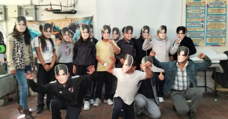 Димаш Кудайберген познакомил школьников Мехико с культурой Казахстана