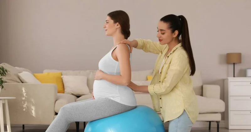 Ана мен сәбиге доула серік