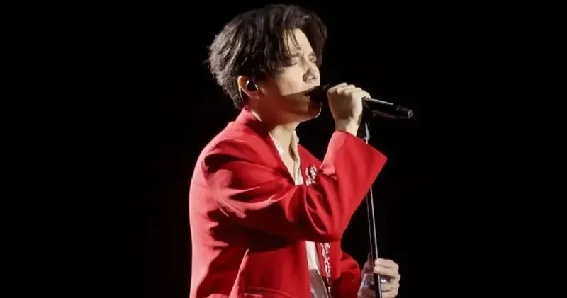 Балалық шағымыз үшін рақмет: Димаш танымал актердің қазасына байланысты көңіл айтты