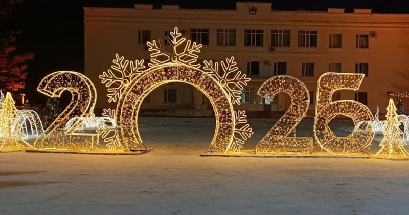 Сойдет и так : новогоднюю декорацию в Щучинске обсуждают в Сети