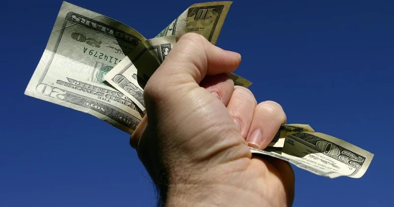 Почему валютная паника повторяется каждые пару лет в Казахстане, объяснили аналитики