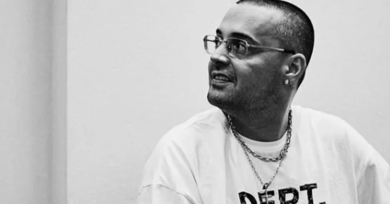 Рэпер Guf оставил автограф на госномере автоледи из Костаная