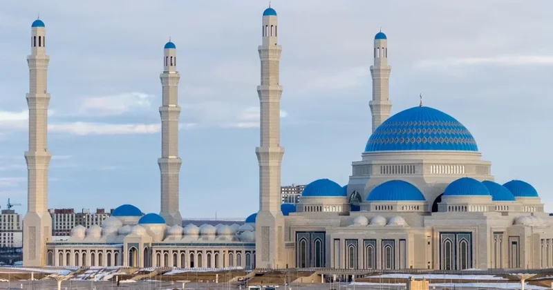 Религия отделена от государства : в Казахстане предложили усилить норму в Конституции