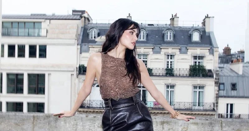 Идеальная королева : Ханде Эрчел появилась в элегантном аутфите в Париже