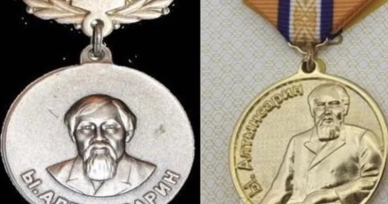 Атақ әлде абырой: Педагогтер медальді неге сатып алады