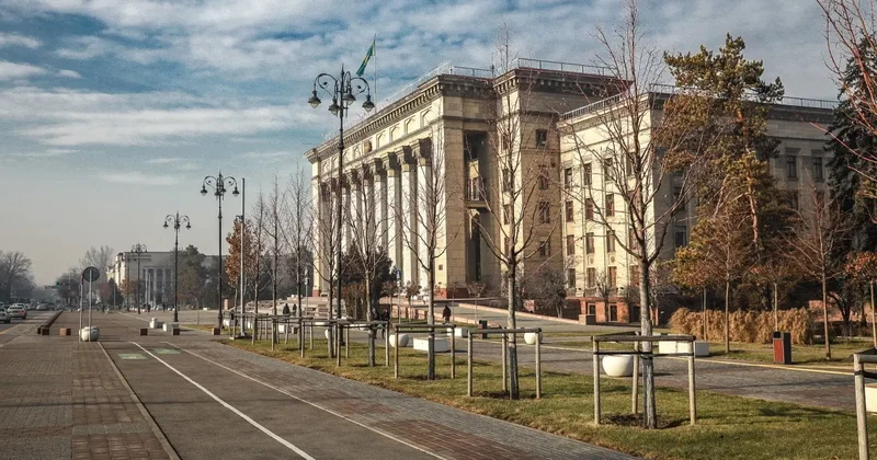 Фонд Назарбаева ведёт переговоры с акиматом Алматы, чтобы историческое здание КБТУ оставили университету