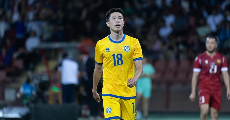 Звезда Арсенала сделал подарок таланту из сборной Казахстана