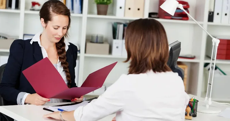 Самым востребованным специалистам в 2025 году предлагали не больше 200 тысяч тенге в месяц