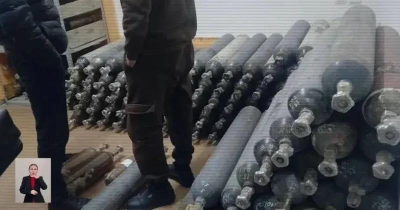 ІІМ Шымкенттегі клубтың бірінде жүздеген көңіл көтеретін газ баллондарын тәркіледі