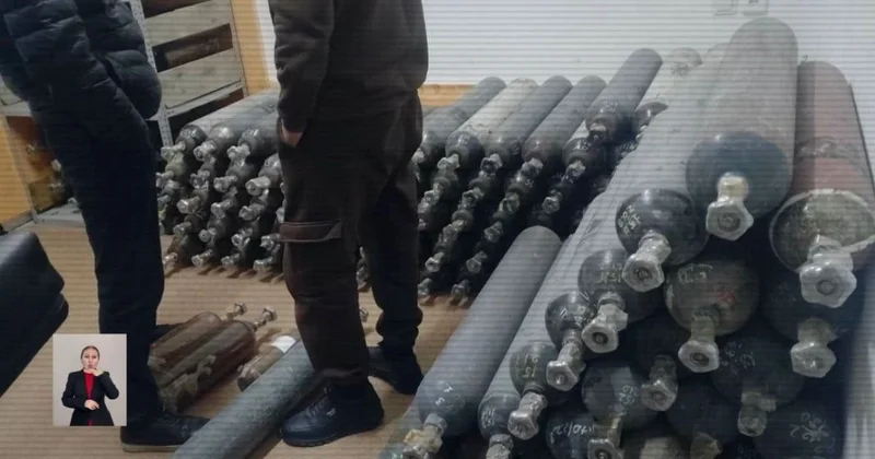 Склад с сотнями баллонов смешариков накрыли в ночном клубе Шымкента