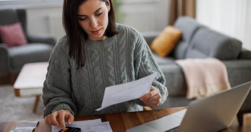 13 жалақы кімге тиесілі?