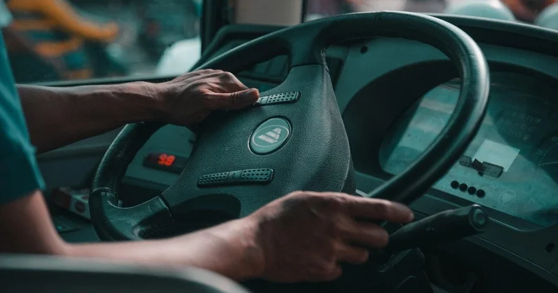 Пассажир укусил водителя до крови на трассе в СКО