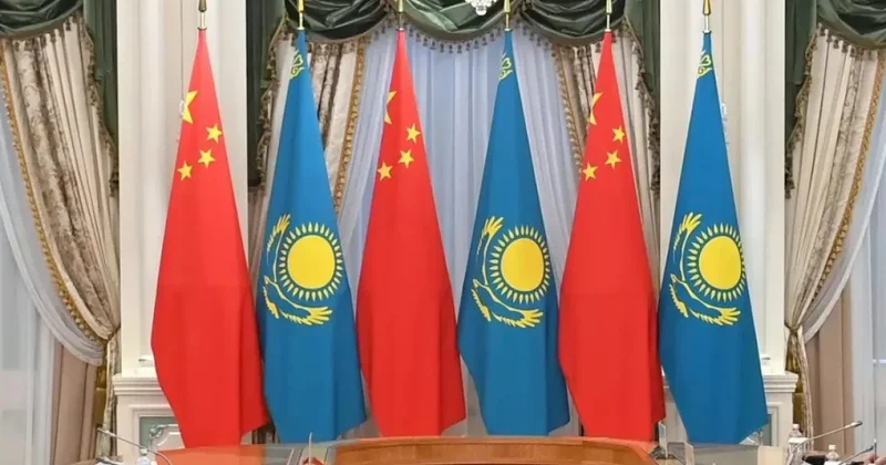 Китай решил закрыть автомобильную границу с Казахстаном