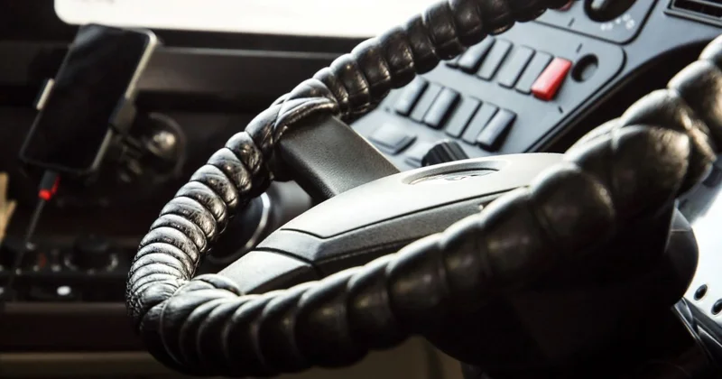 Золото и деньги на 4 млн тенге вынесла карманница из автобуса в Алматы